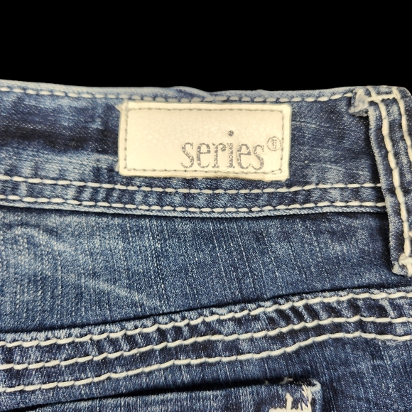 SERIES Sexy & Short Denim Capri- 9 - Picture 4 of 5